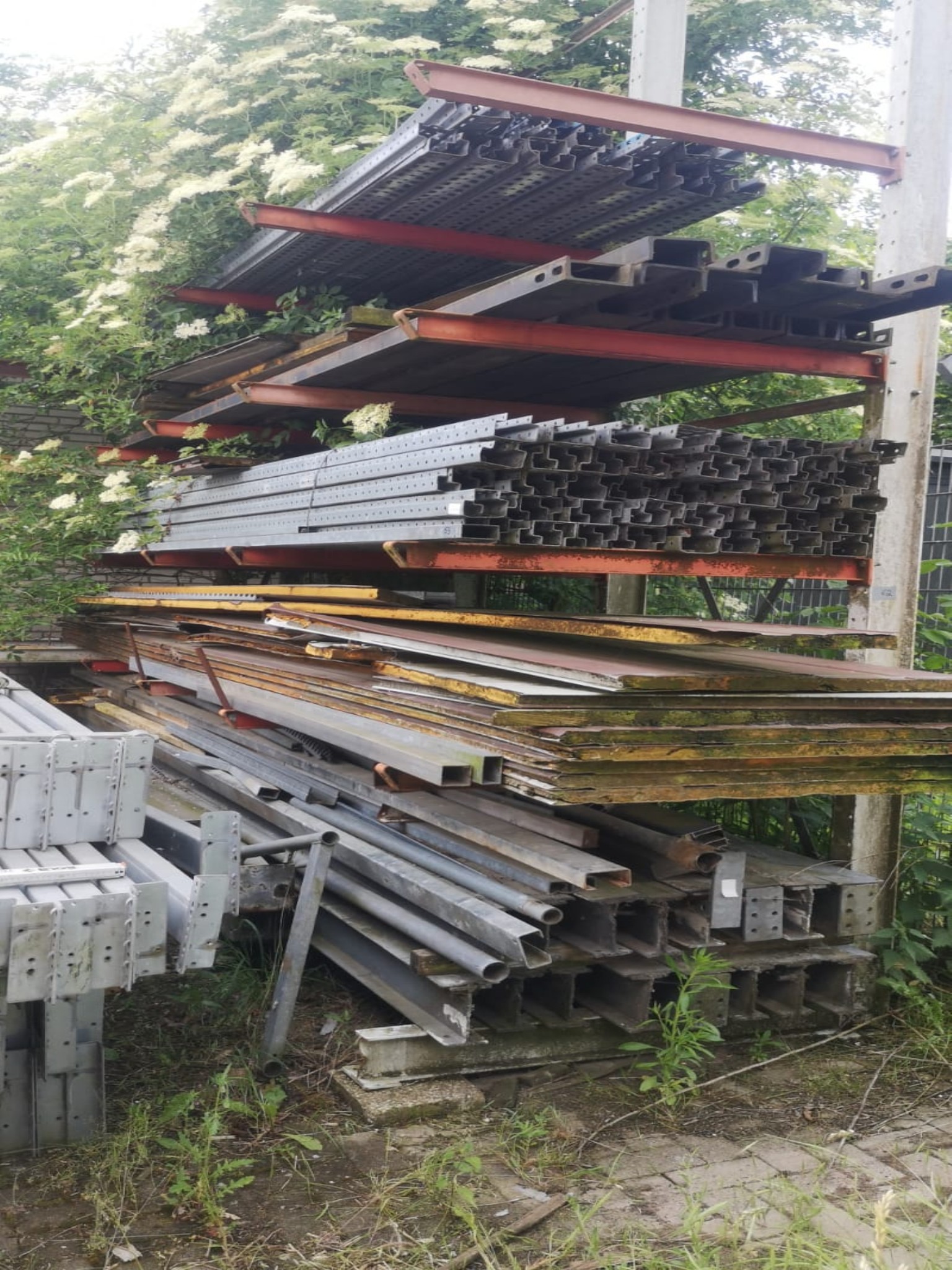 Inhalt des Kragarmregals